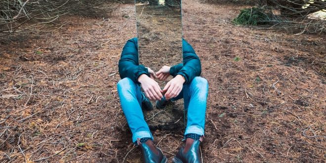 عیب برادر ... دکلمه ای زیبا از قلم مولانا در حرکت صدای دوست کافه کتاب